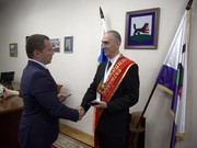 Космонавт Иванишин получил ленту почетного гражданина Иркутска
