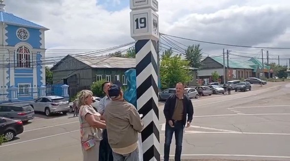 столб