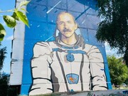 На фасаде дома в Черемхово сделали граффити космонавта Александра Полещука
