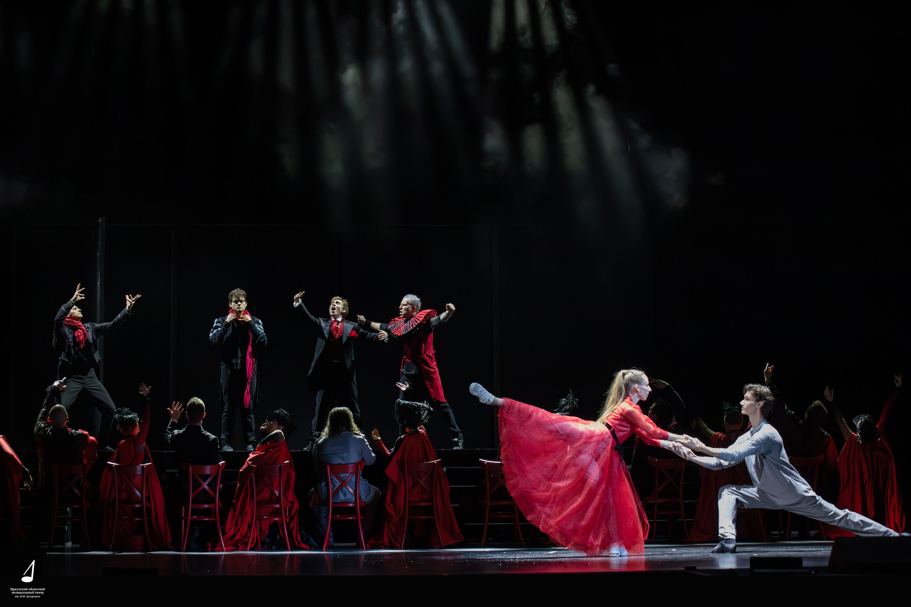 сцена из пластического спектакля "Ромео и Джульетта"