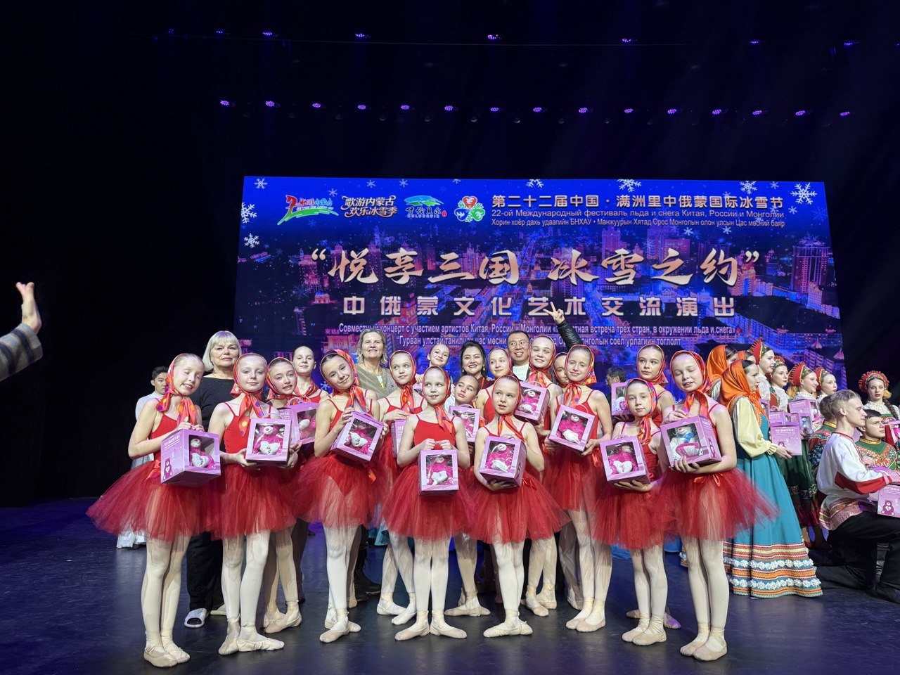 Юные артистки балетной студии на фестивале в Китае