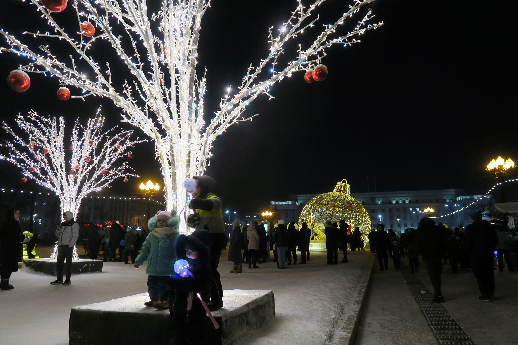 Встретить новый год иркутск. Иркутск новый год. Празднование праздников в Иркутске новый год. Новогодняя елка в Иркутске 2023. Красивый город Иркутск с новым годом 2023г.