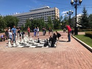 Уличная шахматная доска установлена в центре Иркутска