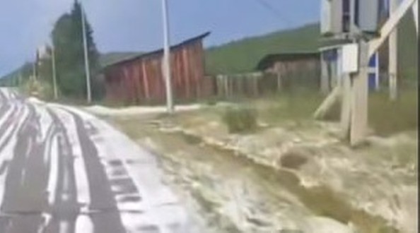 снег