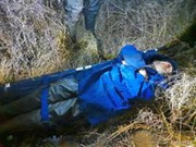 В Тайшете спасатели вызволили из болота ягодника с отказавшими ногами