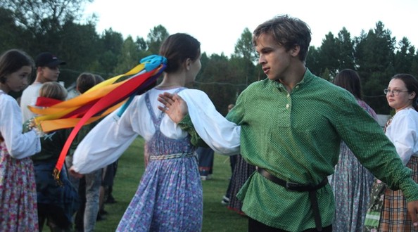 Иркутский театр "Ситцевая деревенька" приглашает на молодежную вечерку 