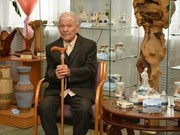 98-летний Песегов изготовил винный набор на Хайтинском заводе для президента Чехословакии