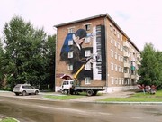 На пятиэтажке в Свирске нарисовали Дениса Мацуева