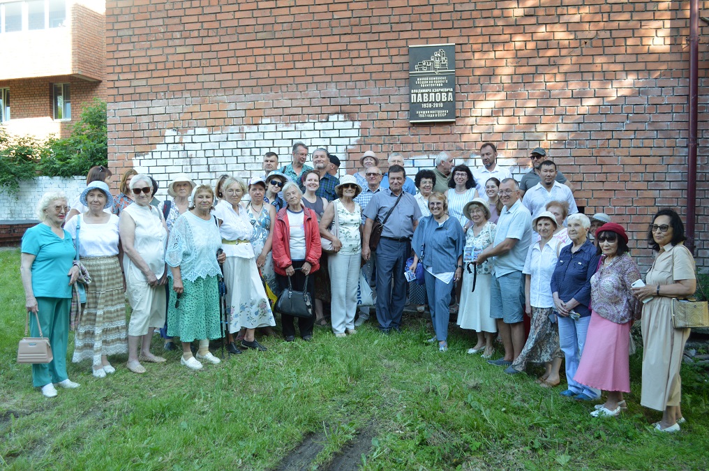 Мемориальная доска Владимиру Павлову Иркутск