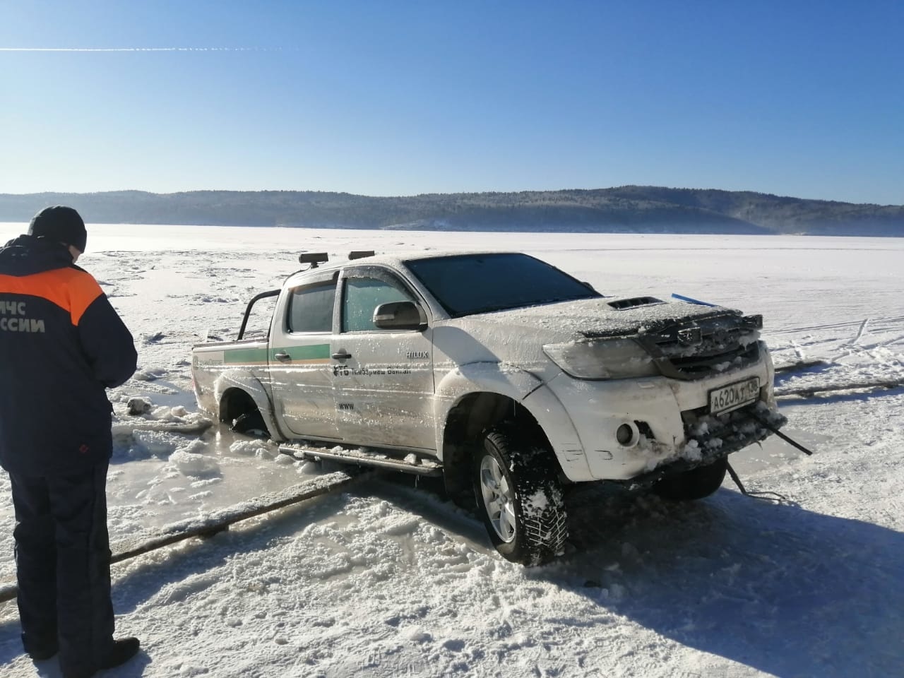 В январе под лед на Ангаре провалились четыре автомобиля | Глагол.  Иркутское обозрение