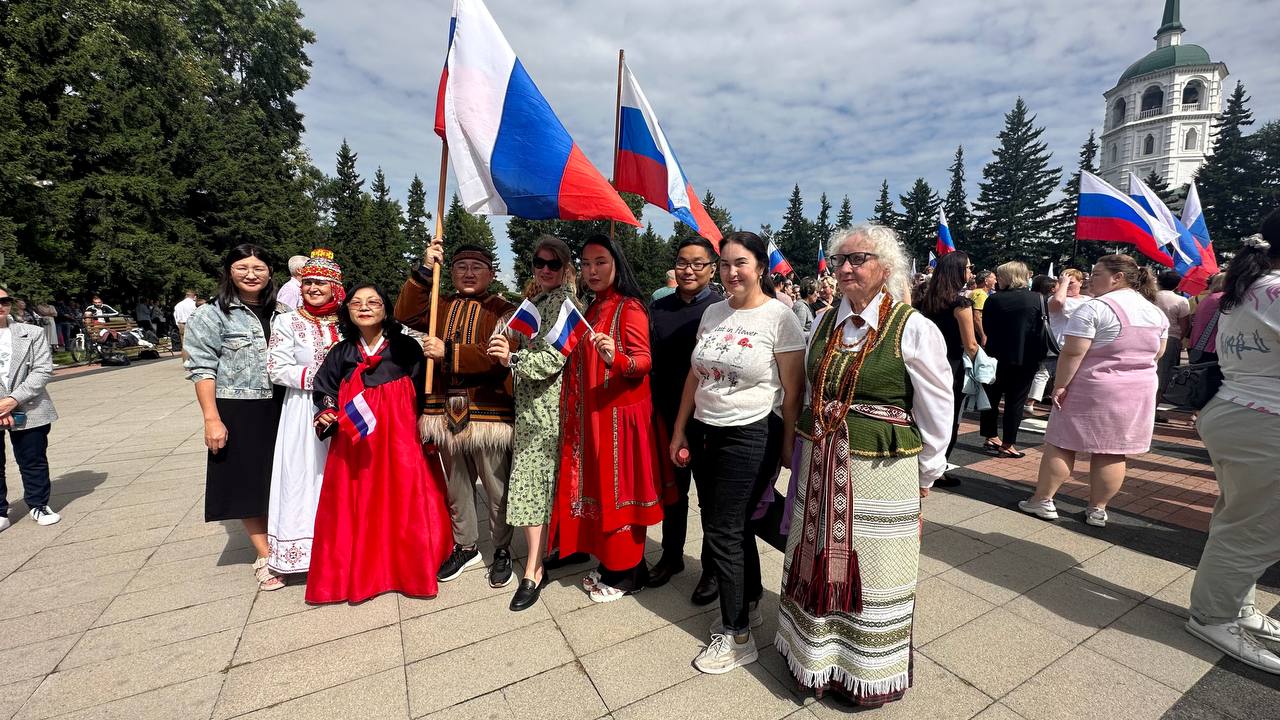 В Иркутске состоялся митинг-концерт в честь Дня государственного флага России