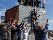 Артисты Иркутского драмтеатра почтили память Владимира Гуркина