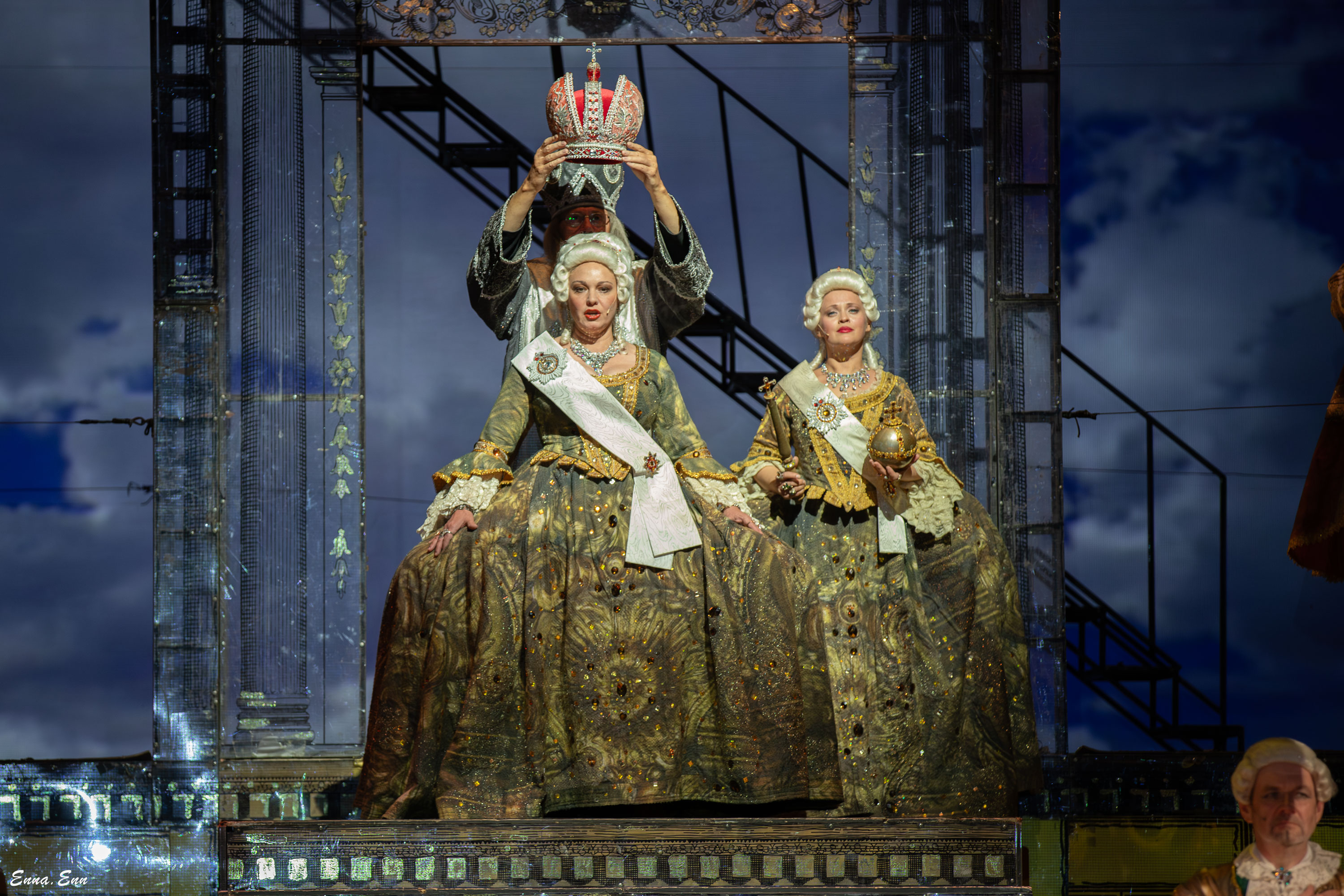 Сцена из спектакля Свердловского театра